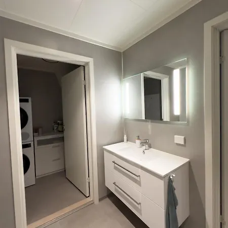 Διαμέρισμα Modern In Langevag, Sula *
