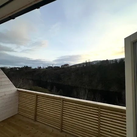 Modern In Langevag, Sula Sula (More og Romsdal)
